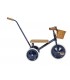 Klassisk designet blå trehjulet cykel til små børn. Tag hele familien med ud på en udendørs cykeltur! Denne blå vintage trehjule