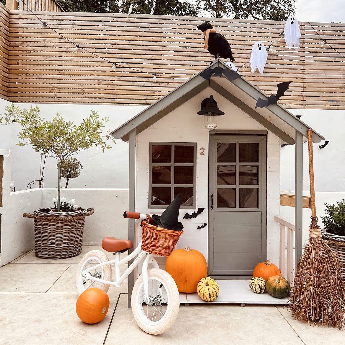Getting ready for Halloween with @gracieellehomeDid you know that all our bikes, trikes and scooters come with our iconic wicker basket? Perfect for trick-or-treating 🎃
